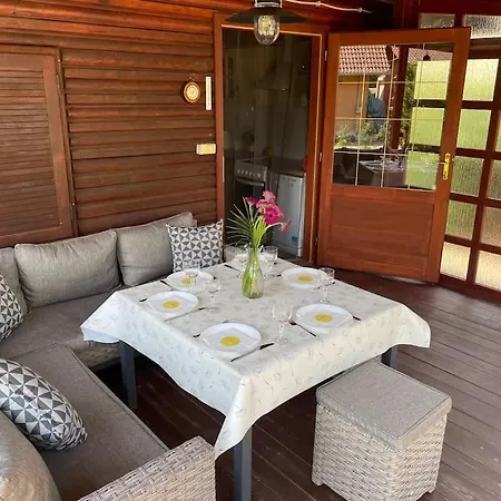 Házikó Vendégház/balatonfenyves Casa de Férias *